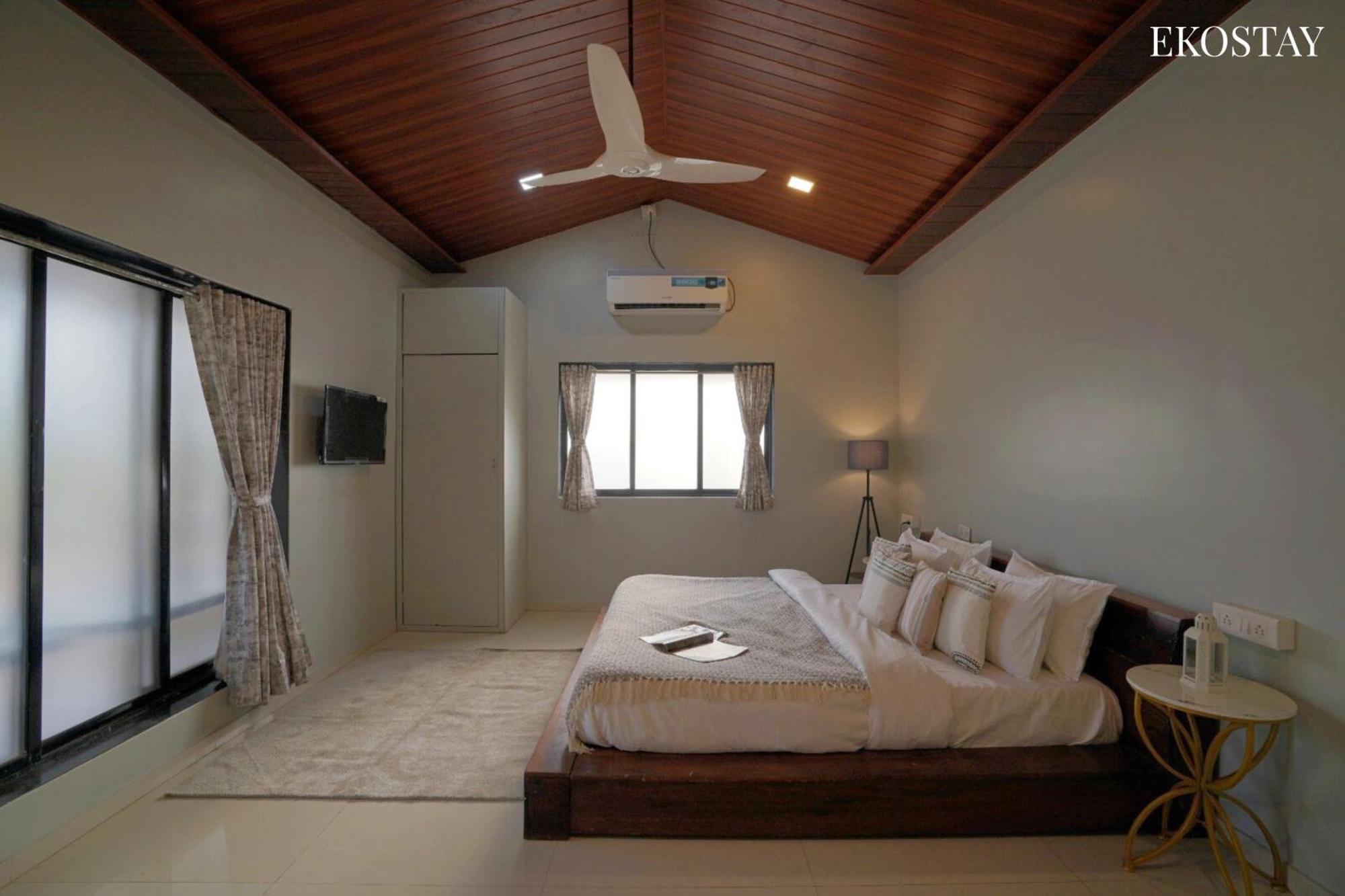 Ekostay Gold Palm Estate I Cricket Turf I Rain Dance I 2 Acre Property Карджат Экстерьер фото